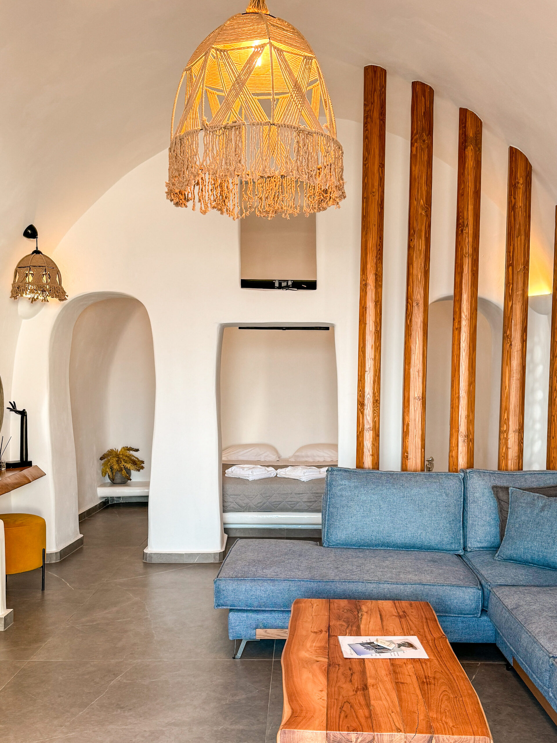 Allure Breeze hotel in Oia, Santorini in a cave style architecture

