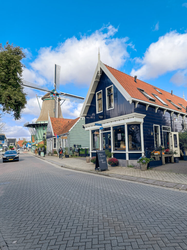 Picturesque wooden houses and windmills in Zaanse Schans, a must-visit near Amsterdam
