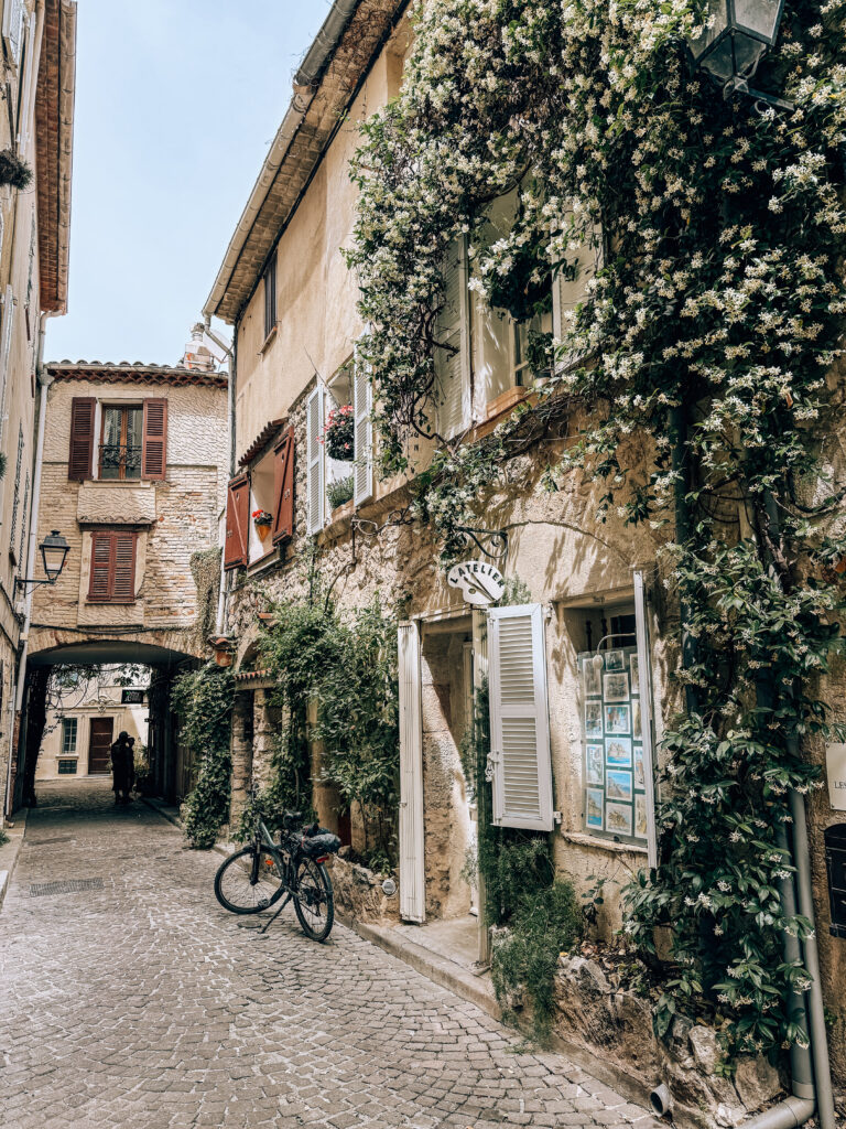 cute street in Antibes, part of a great 10 day south of france itinerary