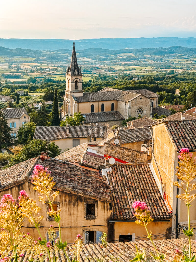 hilltop village of bonnieux in provence france