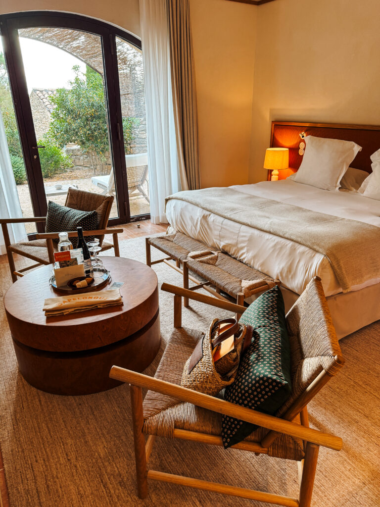 capelongue hotel in bonnieux
