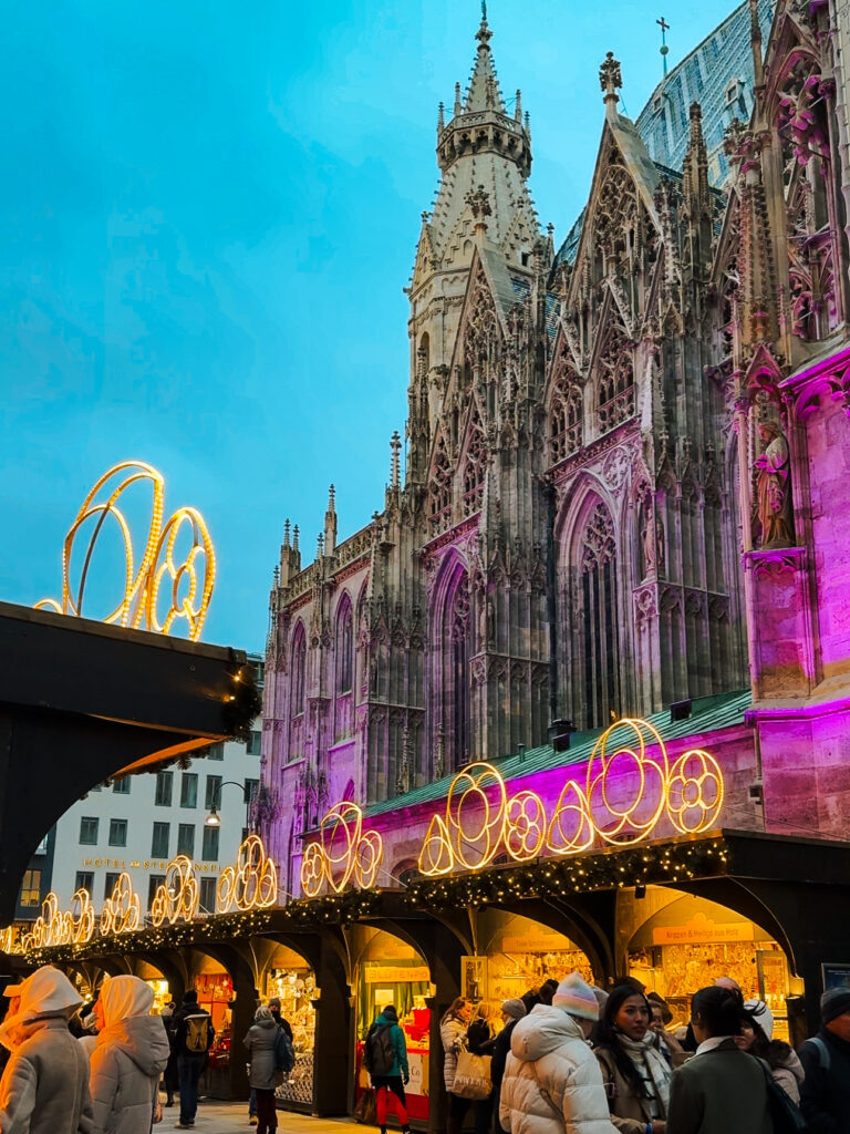 Golden Christmas lights and festive stalls lined up beneath the Gothic façade of St. Stephen’s Cathedral at Vienna’s Stephansplatz Christmas Market.